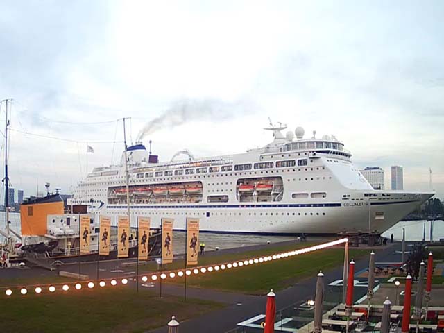 Cruiseschip ms Columbus van Cruise & Maritime Voyages aan de Cruise Terminal Rotterdam
